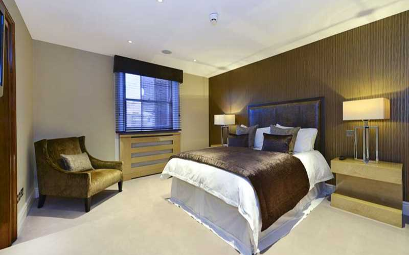 System.Collections.Generic.List`1[BluePillow.Application.SearchEngine.Dto.PhotoDto]?.ElementAt(2)?.Caption