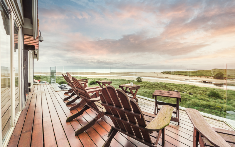 System.Collections.Generic.List`1[BluePillow.Application.SearchEngine.Dto.PhotoDto]?.ElementAt(1)?.Caption