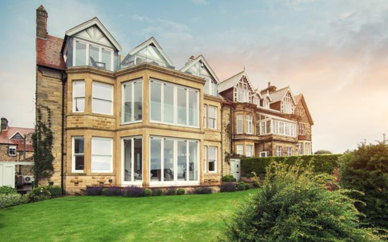 System.Collections.Generic.List`1[BluePillow.Application.SearchEngine.Dto.PhotoDto]?.ElementAt(0)?.Caption