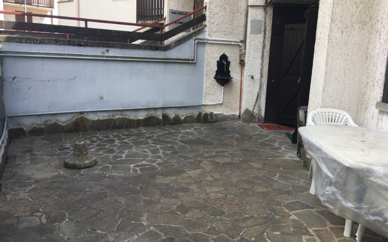 System.Collections.Generic.List`1[BluePillow.Application.SearchEngine.Dto.PhotoDto]?.ElementAt(1)?.Caption