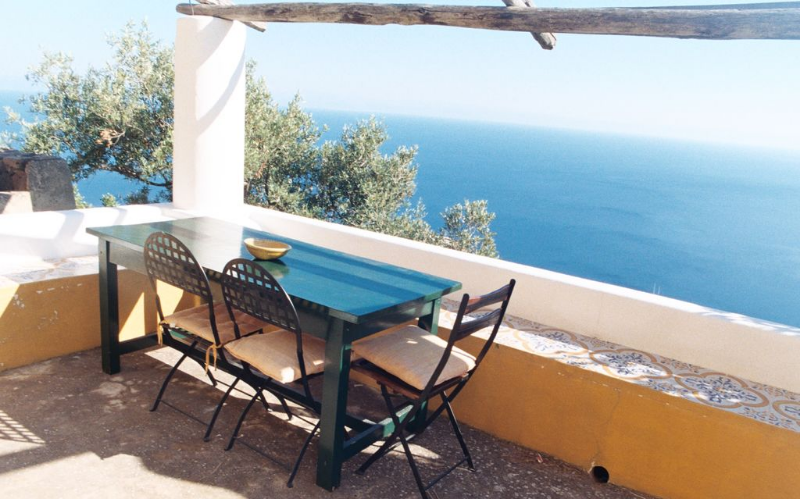 System.Collections.Generic.List`1[BluePillow.Application.SearchEngine.Dto.PhotoDto]?.ElementAt(1)?.Caption