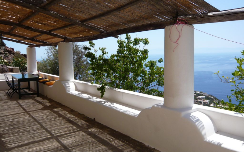 System.Collections.Generic.List`1[BluePillow.Application.SearchEngine.Dto.PhotoDto]?.ElementAt(0)?.Caption