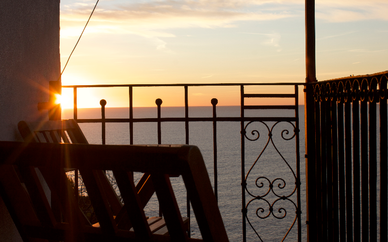 System.Collections.Generic.List`1[BluePillow.Application.SearchEngine.Dto.PhotoDto]?.ElementAt(1)?.Caption