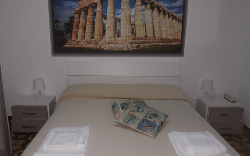 System.Collections.Generic.List`1[BluePillow.Application.SearchEngine.Dto.PhotoDto]?.ElementAt(0)?.Caption