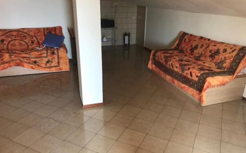 System.Collections.Generic.List`1[BluePillow.Application.SearchEngine.Dto.PhotoDto]?.ElementAt(1)?.Caption