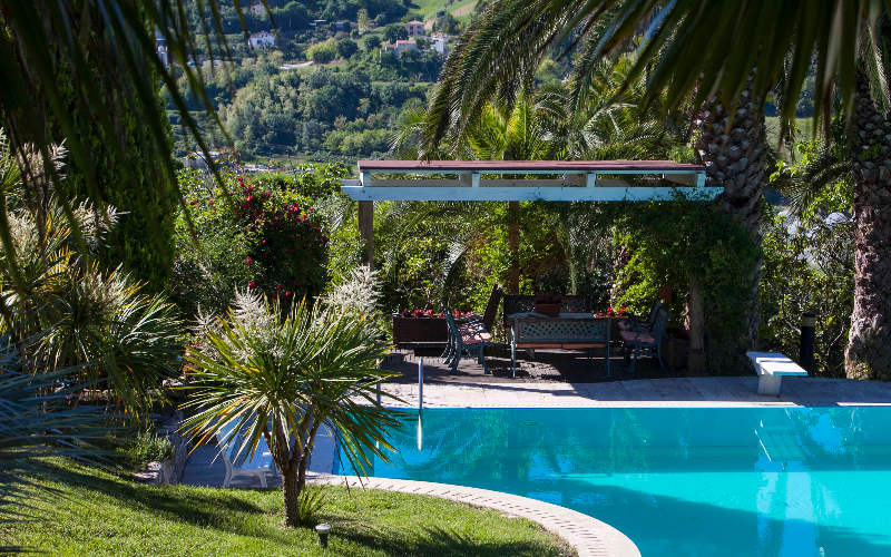 System.Collections.Generic.List`1[BluePillow.Application.SearchEngine.Dto.PhotoDto]?.ElementAt(2)?.Caption