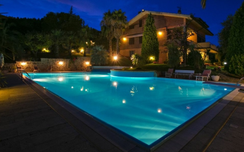 System.Collections.Generic.List`1[BluePillow.Application.SearchEngine.Dto.PhotoDto]?.ElementAt(0)?.Caption