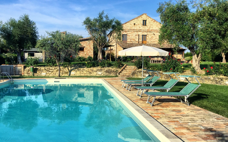 System.Collections.Generic.List`1[BluePillow.Application.SearchEngine.Dto.PhotoDto]?.ElementAt(0)?.Caption