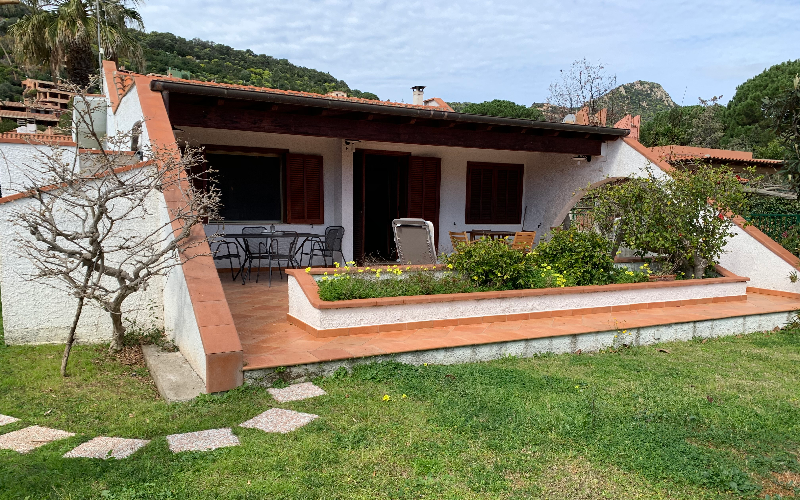 System.Collections.Generic.List`1[BluePillow.Application.SearchEngine.Dto.PhotoDto]?.ElementAt(0)?.Caption