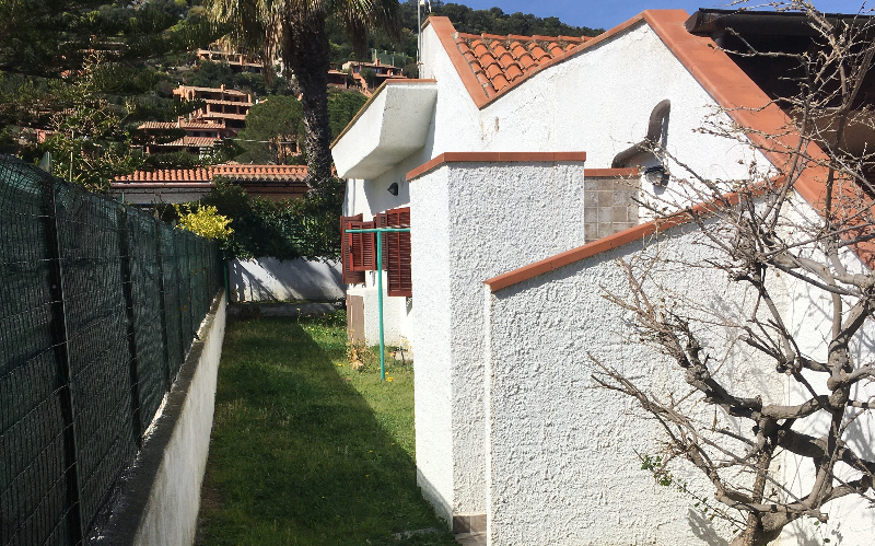 System.Collections.Generic.List`1[BluePillow.Application.SearchEngine.Dto.PhotoDto]?.ElementAt(3)?.Caption