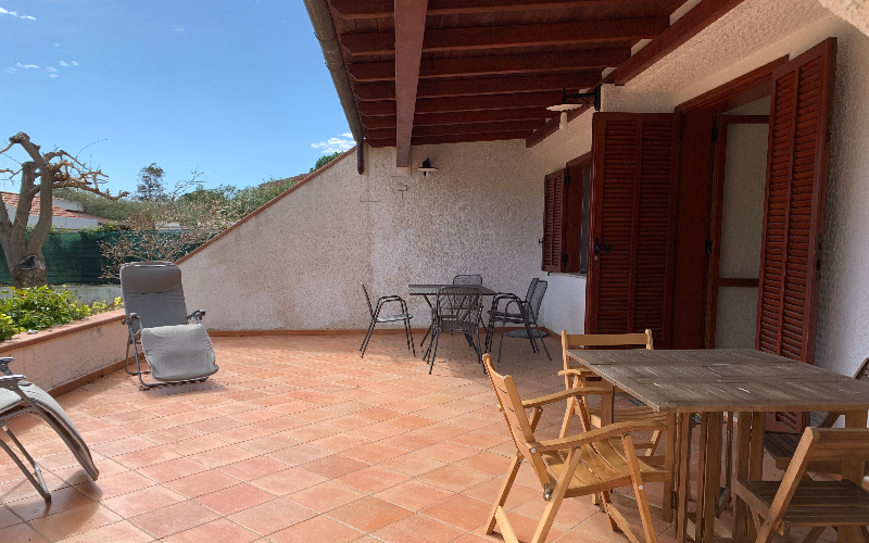 System.Collections.Generic.List`1[BluePillow.Application.SearchEngine.Dto.PhotoDto]?.ElementAt(1)?.Caption