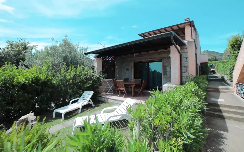 System.Collections.Generic.List`1[BluePillow.Application.SearchEngine.Dto.PhotoDto]?.ElementAt(1)?.Caption