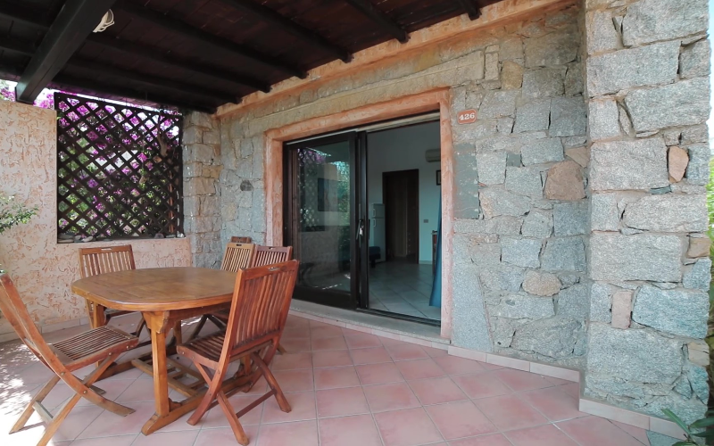 System.Collections.Generic.List`1[BluePillow.Application.SearchEngine.Dto.PhotoDto]?.ElementAt(3)?.Caption