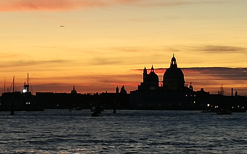 System.Collections.Generic.List`1[BluePillow.Application.SearchEngine.Dto.PhotoDto]?.ElementAt(2)?.Caption