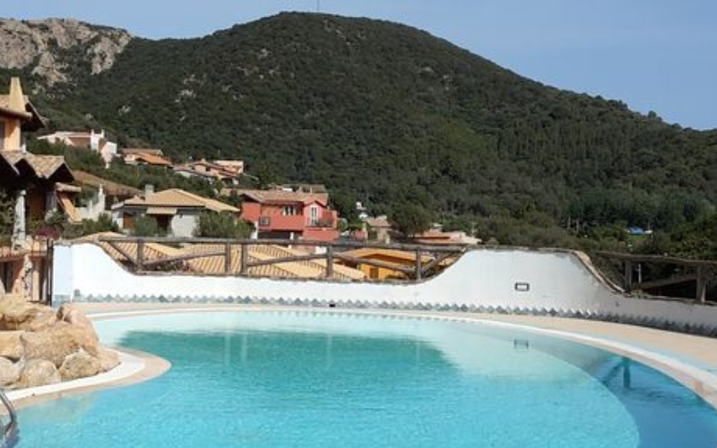 System.Collections.Generic.List`1[BluePillow.Application.SearchEngine.Dto.PhotoDto]?.ElementAt(0)?.Caption