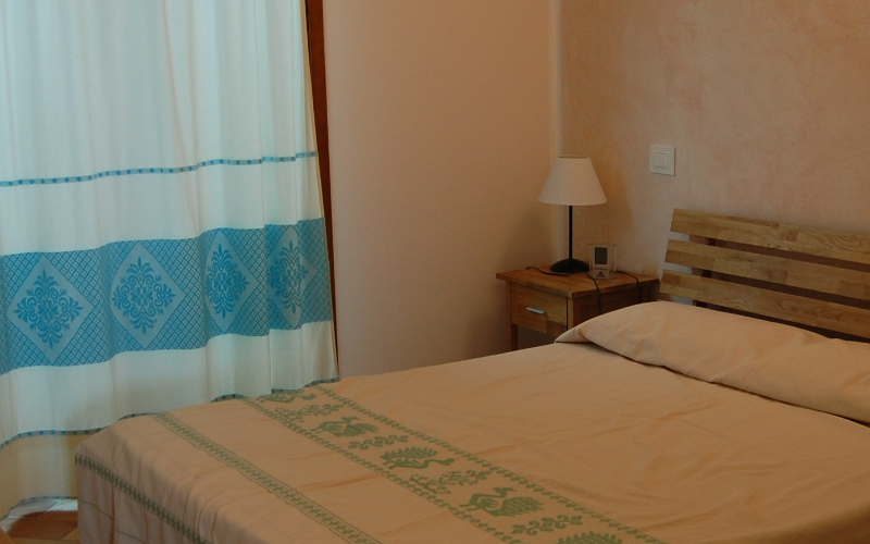 System.Collections.Generic.List`1[BluePillow.Application.SearchEngine.Dto.PhotoDto]?.ElementAt(1)?.Caption