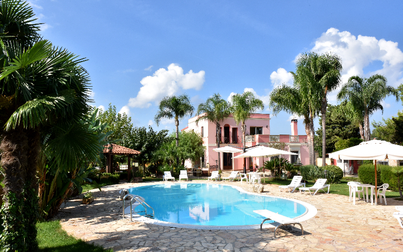 System.Collections.Generic.List`1[BluePillow.Application.SearchEngine.Dto.PhotoDto]?.ElementAt(0)?.Caption