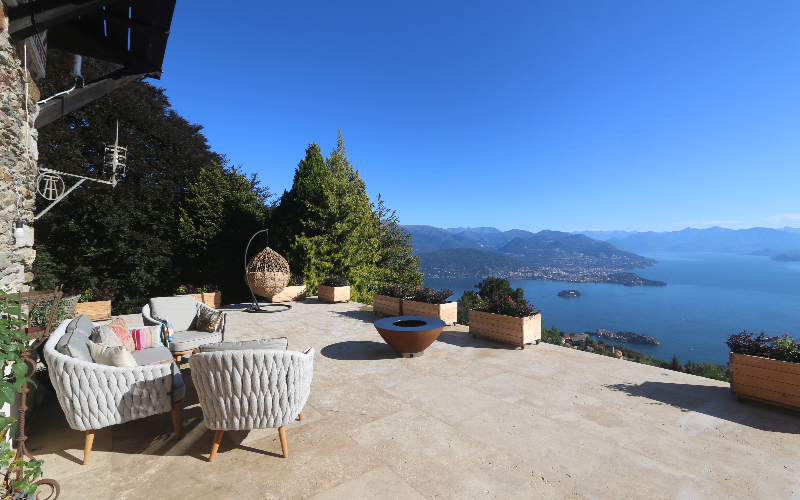 System.Collections.Generic.List`1[BluePillow.Application.SearchEngine.Dto.PhotoDto]?.ElementAt(1)?.Caption