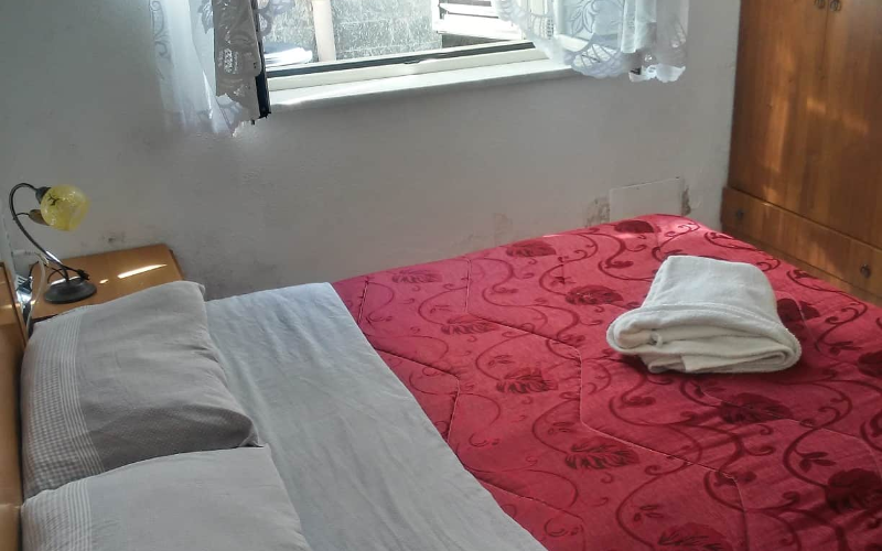 System.Collections.Generic.List`1[BluePillow.Application.SearchEngine.Dto.PhotoDto]?.ElementAt(0)?.Caption