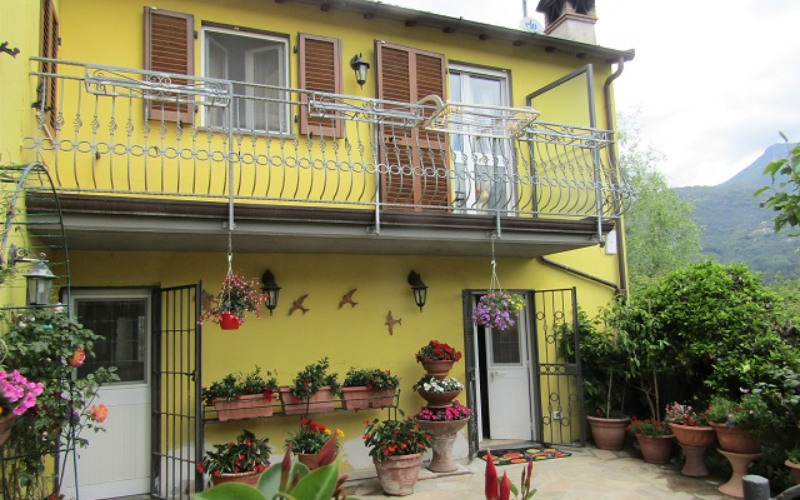 System.Collections.Generic.List`1[BluePillow.Application.SearchEngine.Dto.PhotoDto]?.ElementAt(3)?.Caption