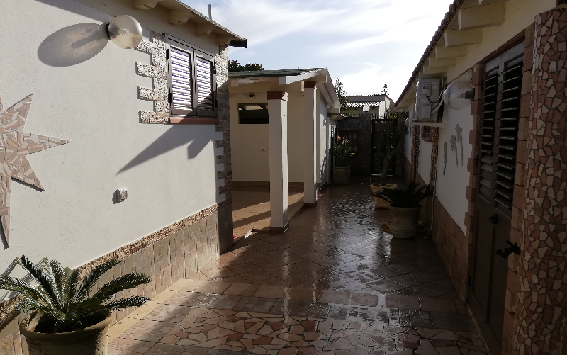 System.Collections.Generic.List`1[BluePillow.Application.SearchEngine.Dto.PhotoDto]?.ElementAt(1)?.Caption