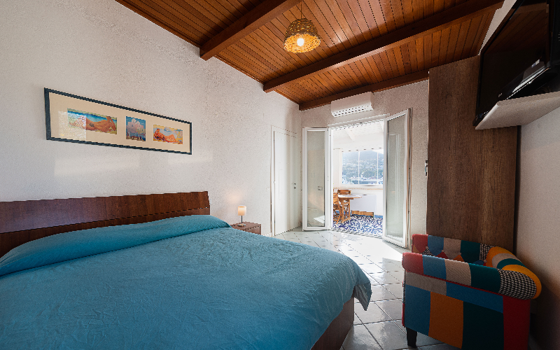 System.Collections.Generic.List`1[BluePillow.Application.SearchEngine.Dto.PhotoDto]?.ElementAt(3)?.Caption