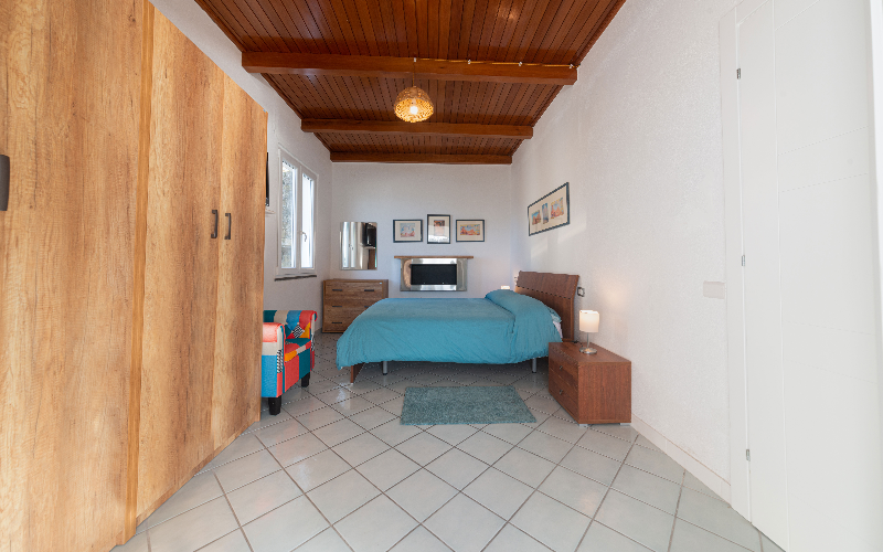 System.Collections.Generic.List`1[BluePillow.Application.SearchEngine.Dto.PhotoDto]?.ElementAt(2)?.Caption