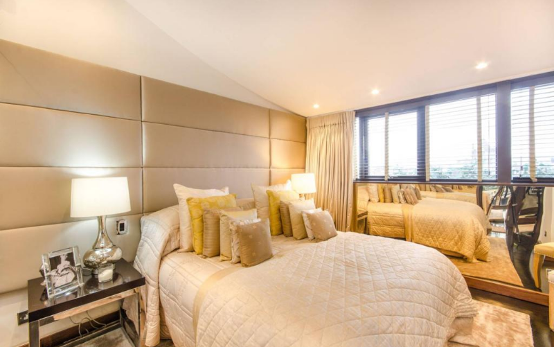 System.Collections.Generic.List`1[BluePillow.Application.SearchEngine.Dto.PhotoDto]?.ElementAt(3)?.Caption