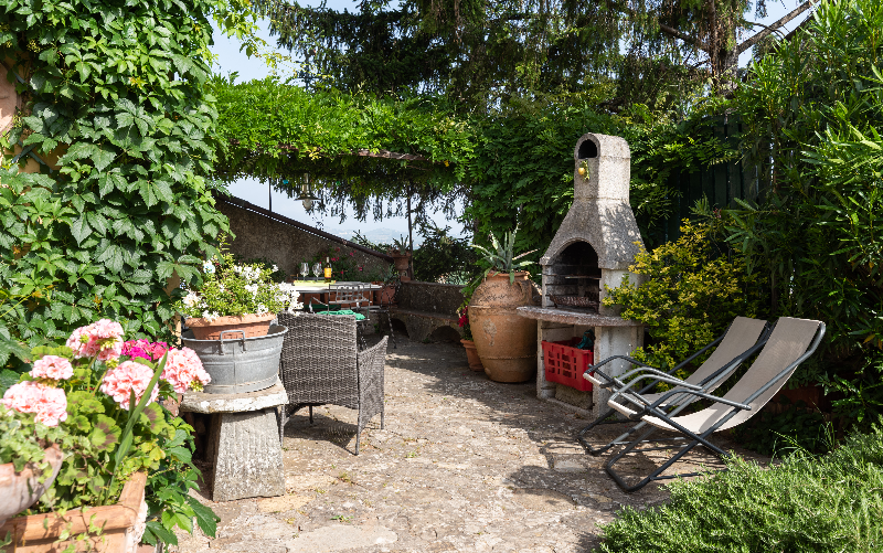 System.Collections.Generic.List`1[BluePillow.Application.SearchEngine.Dto.PhotoDto]?.ElementAt(2)?.Caption