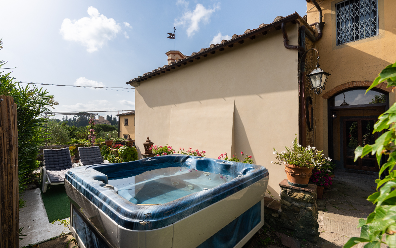 System.Collections.Generic.List`1[BluePillow.Application.SearchEngine.Dto.PhotoDto]?.ElementAt(3)?.Caption