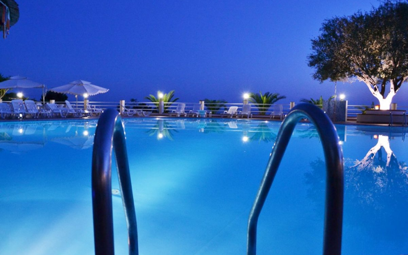 System.Collections.Generic.List`1[BluePillow.Application.SearchEngine.Dto.PhotoDto]?.ElementAt(3)?.Caption