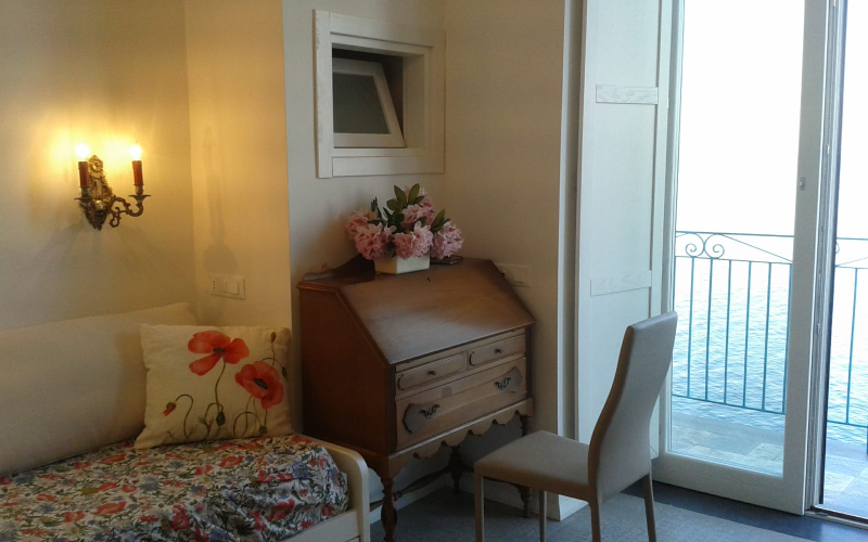 System.Collections.Generic.List`1[BluePillow.Application.SearchEngine.Dto.PhotoDto]?.ElementAt(2)?.Caption