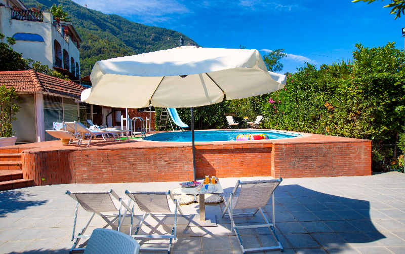 System.Collections.Generic.List`1[BluePillow.Application.SearchEngine.Dto.PhotoDto]?.ElementAt(2)?.Caption