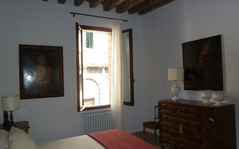 System.Collections.Generic.List`1[BluePillow.Application.SearchEngine.Dto.PhotoDto]?.ElementAt(3)?.Caption