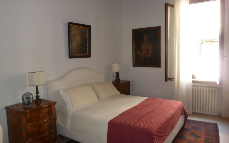 System.Collections.Generic.List`1[BluePillow.Application.SearchEngine.Dto.PhotoDto]?.ElementAt(1)?.Caption