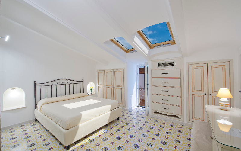 System.Collections.Generic.List`1[BluePillow.Application.SearchEngine.Dto.PhotoDto]?.ElementAt(0)?.Caption