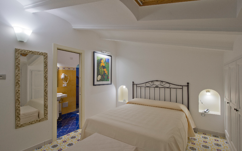 System.Collections.Generic.List`1[BluePillow.Application.SearchEngine.Dto.PhotoDto]?.ElementAt(1)?.Caption