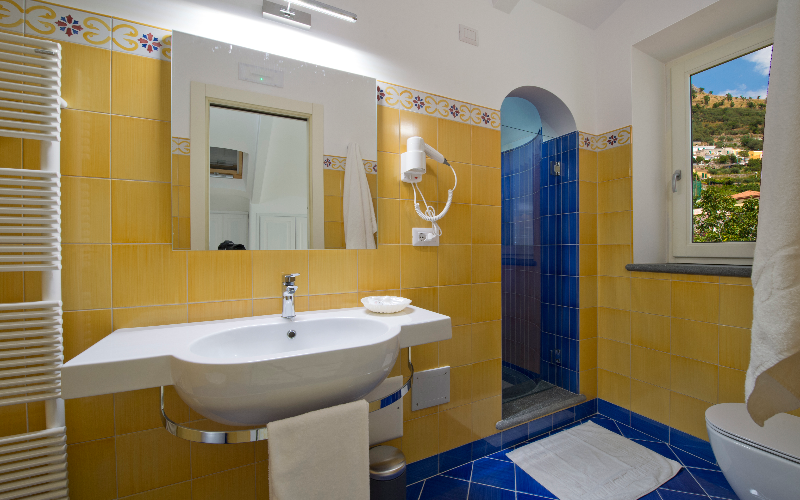 System.Collections.Generic.List`1[BluePillow.Application.SearchEngine.Dto.PhotoDto]?.ElementAt(2)?.Caption