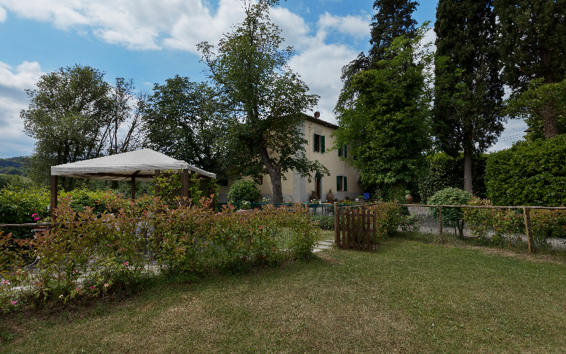 System.Collections.Generic.List`1[BluePillow.Application.SearchEngine.Dto.PhotoDto]?.ElementAt(1)?.Caption