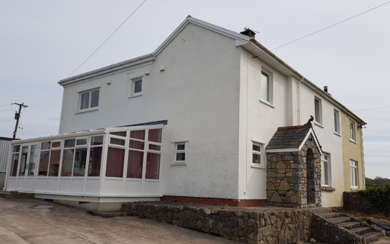 System.Collections.Generic.List`1[BluePillow.Application.SearchEngine.Dto.PhotoDto]?.ElementAt(0)?.Caption