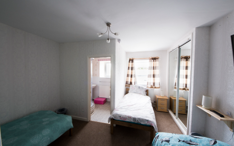 System.Collections.Generic.List`1[BluePillow.Application.SearchEngine.Dto.PhotoDto]?.ElementAt(3)?.Caption