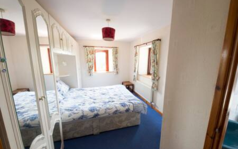 System.Collections.Generic.List`1[BluePillow.Application.SearchEngine.Dto.PhotoDto]?.ElementAt(1)?.Caption