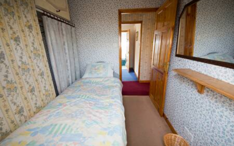 System.Collections.Generic.List`1[BluePillow.Application.SearchEngine.Dto.PhotoDto]?.ElementAt(2)?.Caption