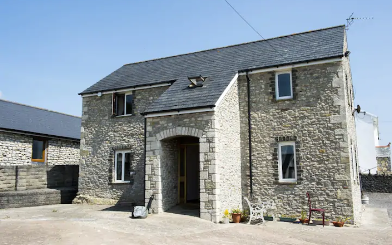 System.Collections.Generic.List`1[BluePillow.Application.SearchEngine.Dto.PhotoDto]?.ElementAt(0)?.Caption