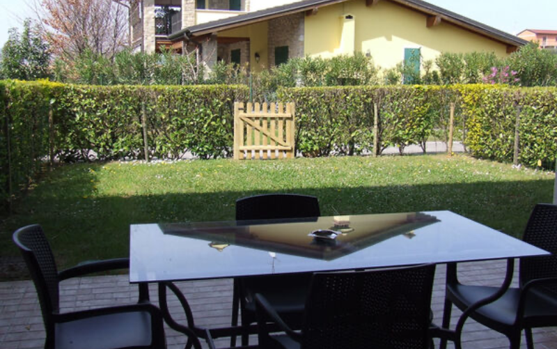 System.Collections.Generic.List`1[BluePillow.Application.SearchEngine.Dto.PhotoDto]?.ElementAt(1)?.Caption