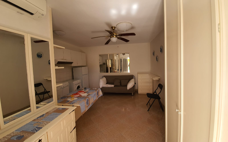 System.Collections.Generic.List`1[BluePillow.Application.SearchEngine.Dto.PhotoDto]?.ElementAt(2)?.Caption