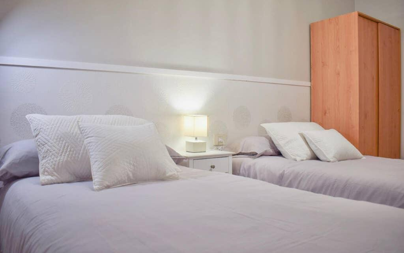 System.Collections.Generic.List`1[BluePillow.Application.SearchEngine.Dto.PhotoDto]?.ElementAt(3)?.Caption