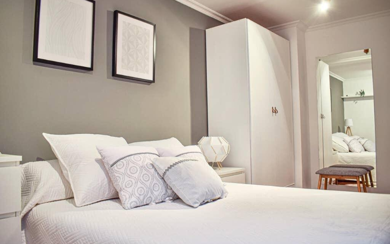 System.Collections.Generic.List`1[BluePillow.Application.SearchEngine.Dto.PhotoDto]?.ElementAt(0)?.Caption