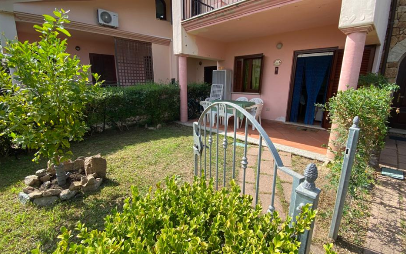 System.Collections.Generic.List`1[BluePillow.Application.SearchEngine.Dto.PhotoDto]?.ElementAt(0)?.Caption