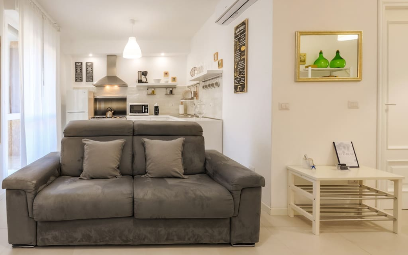 System.Collections.Generic.List`1[BluePillow.Application.SearchEngine.Dto.PhotoDto]?.ElementAt(0)?.Caption